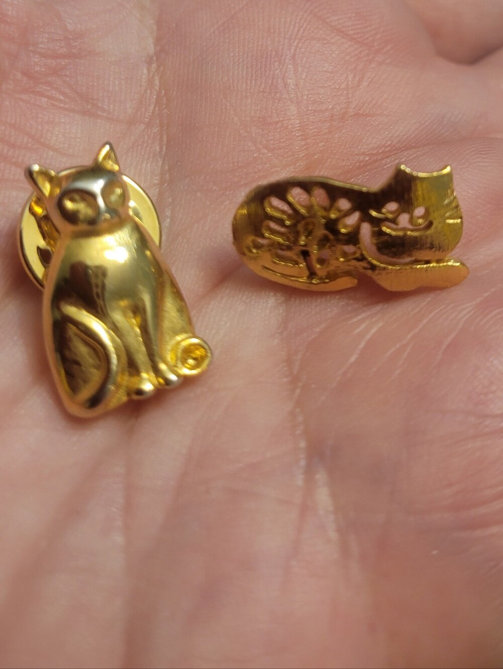 Vintage Set of 2 Cat Lapel Pins - Picture 5 of 5
